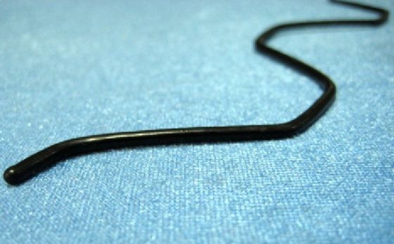 baja lapisan pengaman plastik jaring kawat zigzag untuk profil lembaran logam, diameter 2mm / 2000mm panjang