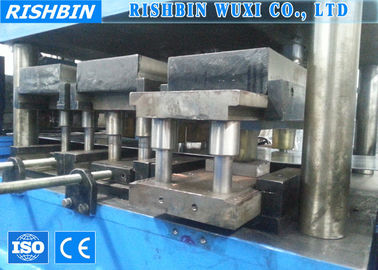 Galvanis baja C Saluran Dingin Roll Forming Machine dengan Inline Pre Holes Punching